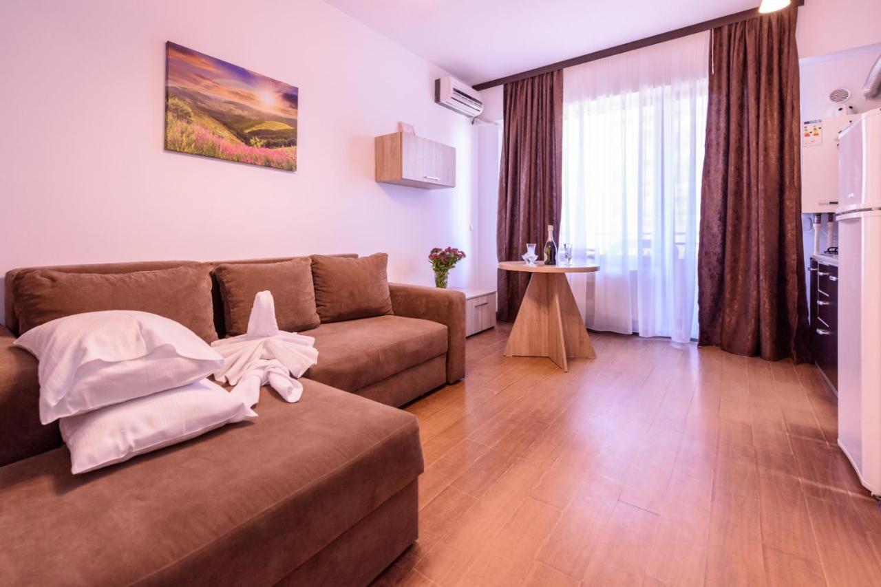 Theo Summerland Seaview Mamaia Exterior photo